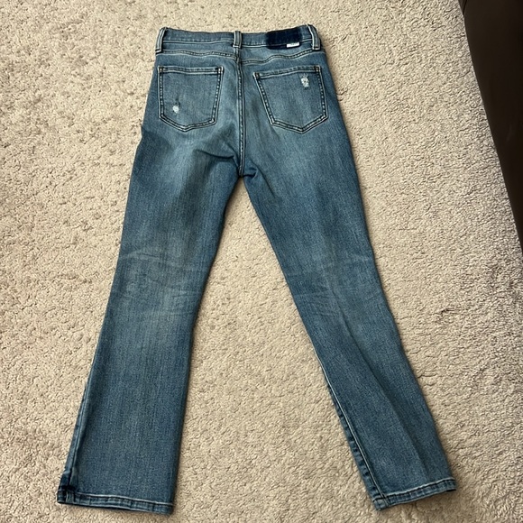 Daze Denim- Shy Girl Cropped Jeans size 25

Inseam
25 Inches

Rise 11" - Picture 2 of 4